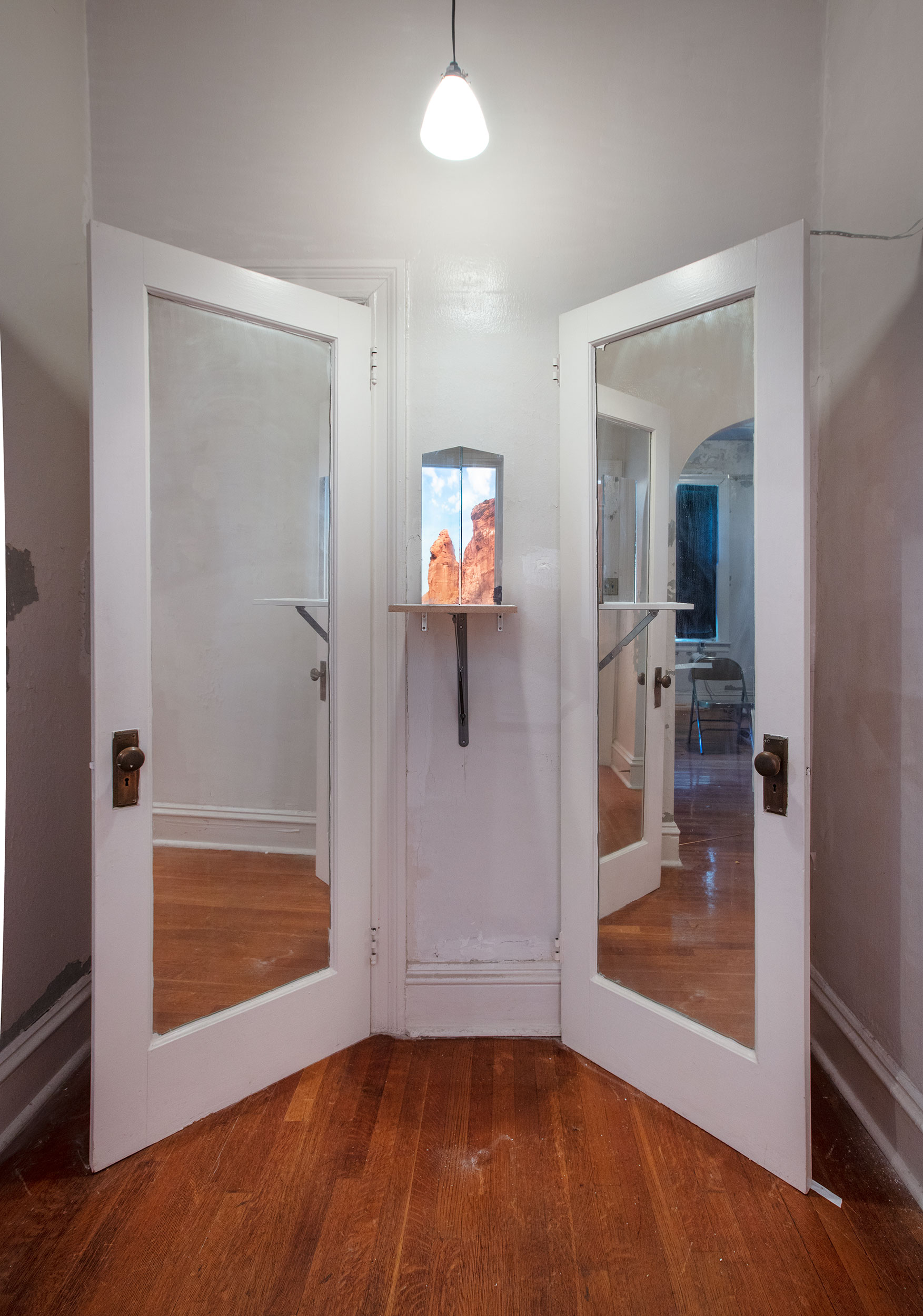 Nubia-mirror-doors